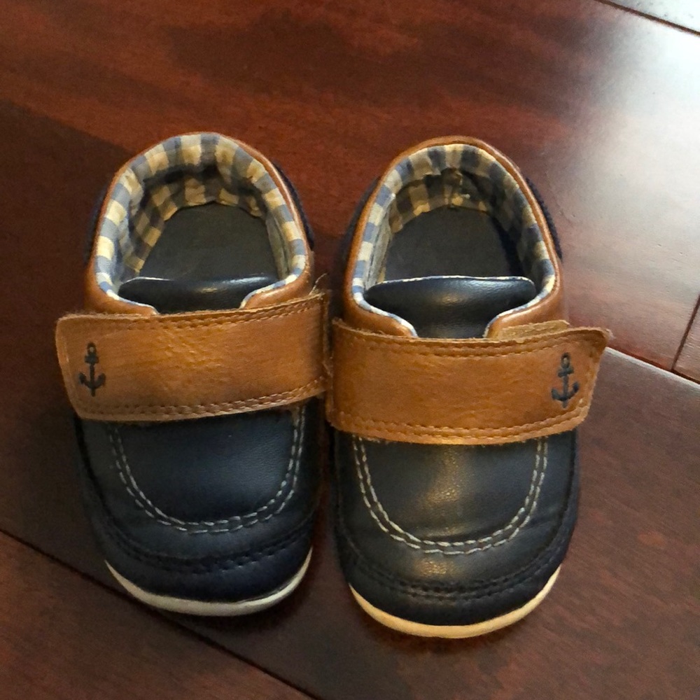 Baby boy size 3.5 Carter's boat shoes